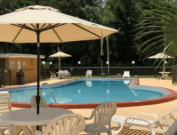 Econo Lodge hotel detail image 4