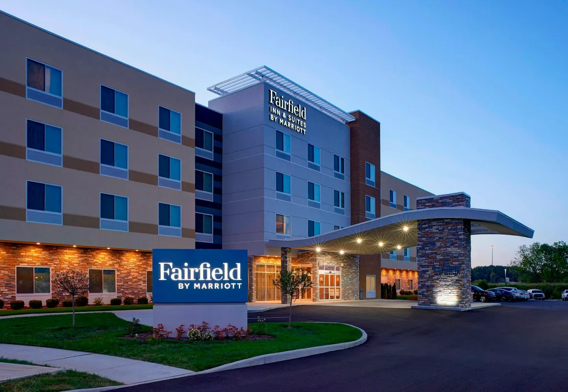 Fairfield Inn & Suites by Marriott Columbus, IN hotel hero
