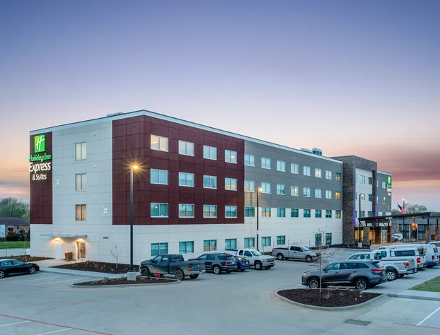 Holiday Inn Express & Suites Springfield North by IHG hotel detail image 1