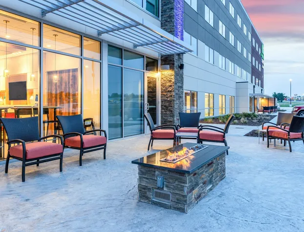 Holiday Inn Express & Suites Springfield North by IHG hotel detail image 2