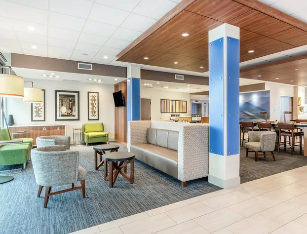 Holiday Inn Express & Suites Springfield North by IHG hotel detail image 3