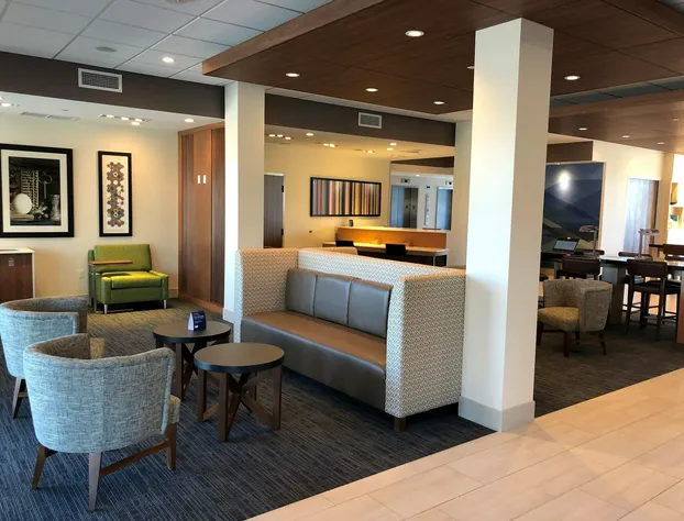 Holiday Inn Express & Suites Springfield North by IHG hotel detail image 4