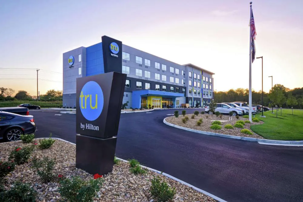 Tru by Hilton Wytheville hotel hero