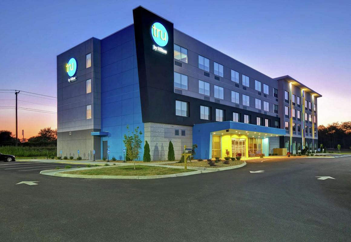 Tru by Hilton Wytheville hotel hero