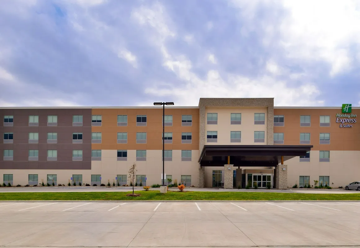 Holiday Inn Express & Suites Ottumwa by IHG hotel hero