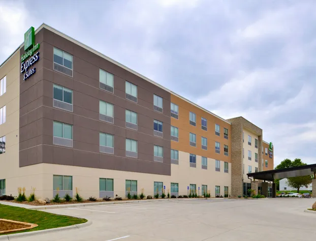Holiday Inn Express & Suites Ottumwa by IHG hotel detail image 1