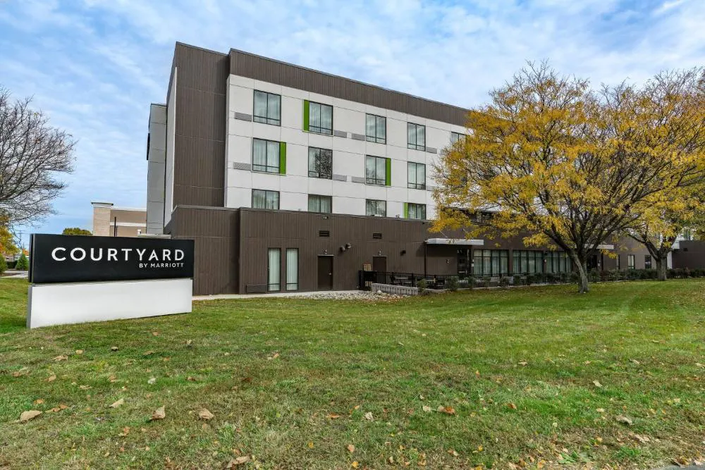 Courtyard by Marriott West Springfield hotel hero