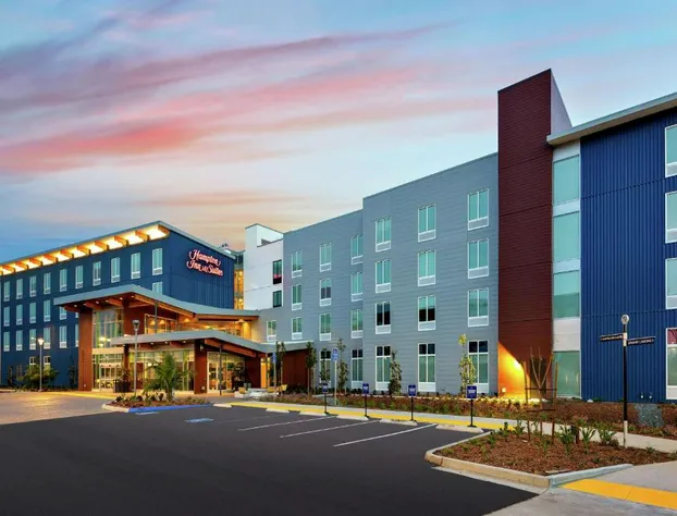 Hampton Inn & Suites San Diego Airport Liberty Station hotel detail image 1