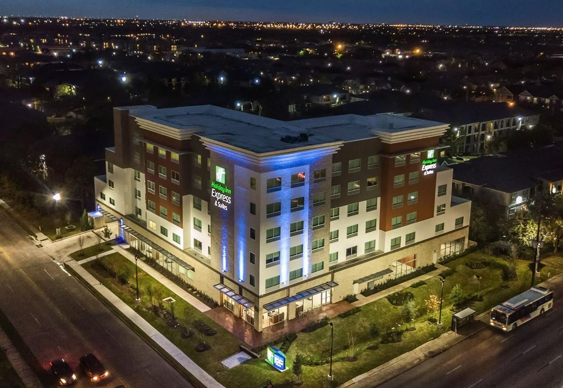 Holiday Inn Express and Suites Houston Westchase - Westheimer by IHG hotel hero