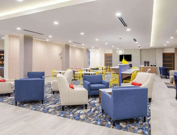 La Quinta Inn & Suites by Wyndham Dallas Duncanville hotel detail image 3