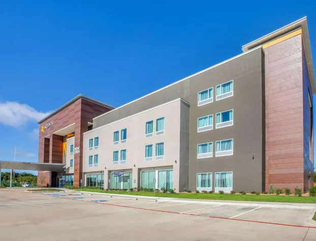 La Quinta Inn & Suites by Wyndham Dallas Duncanville hotel detail image 1