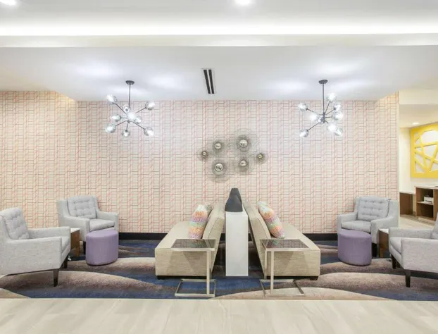 La Quinta Inn & Suites by Wyndham Dallas Duncanville hotel detail image 2