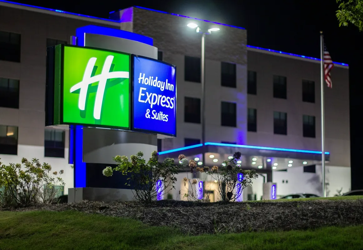 Holiday Inn Express & Suites Birmingham - Homewood by IHG hotel hero