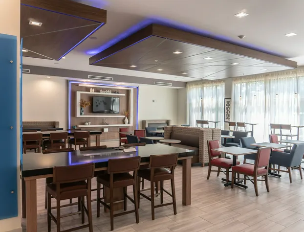 Holiday Inn Express & Suites Birmingham - Homewood by IHG hotel detail image 4