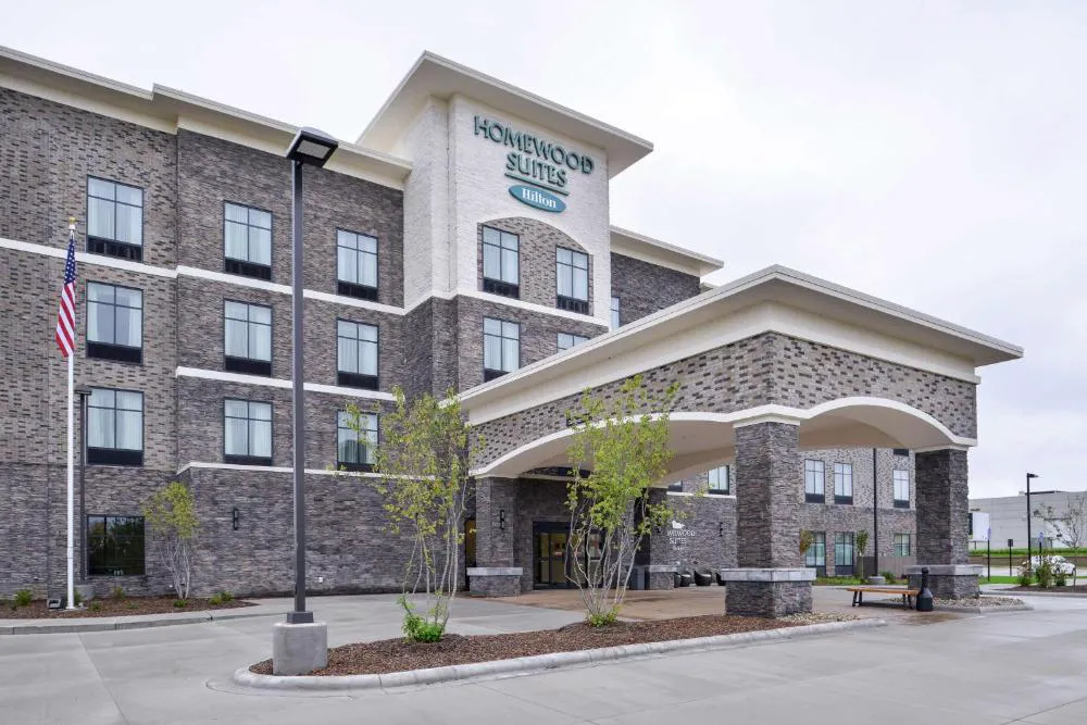 Homewood Suites by Hilton Des Moines Airport hotel hero