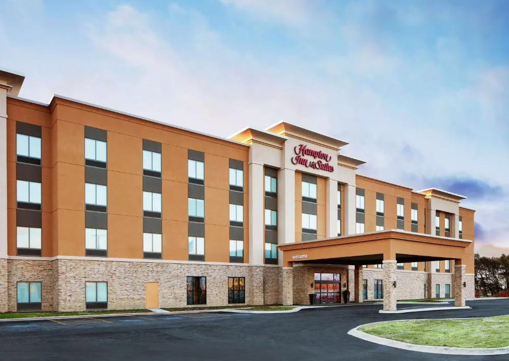 Hampton Inn & Suites Chicago Waukegan hotel hero