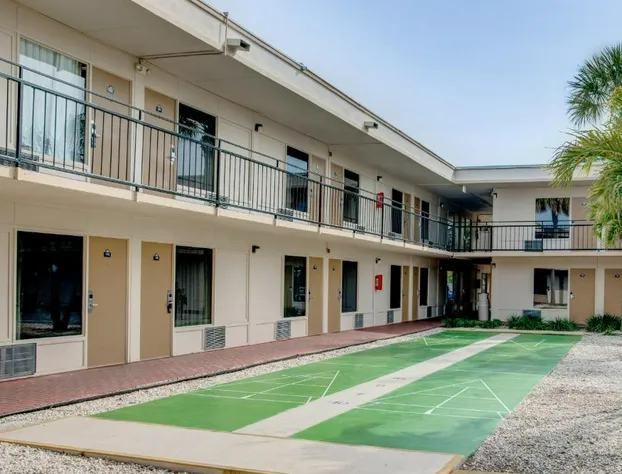 Super 8 by Wyndham St. Petersburg hotel detail image 1