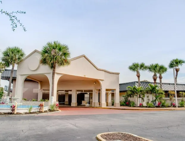 Super 8 by Wyndham St. Petersburg hotel detail image 3