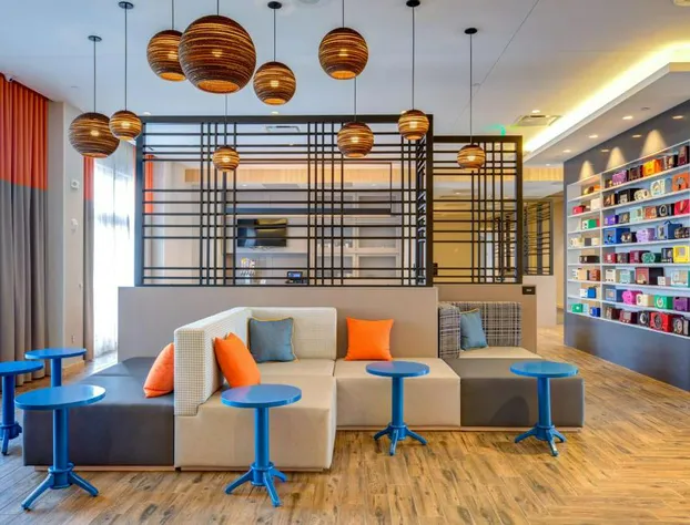 Hampton Inn & Suites Boston/Waltham hotel detail image 4