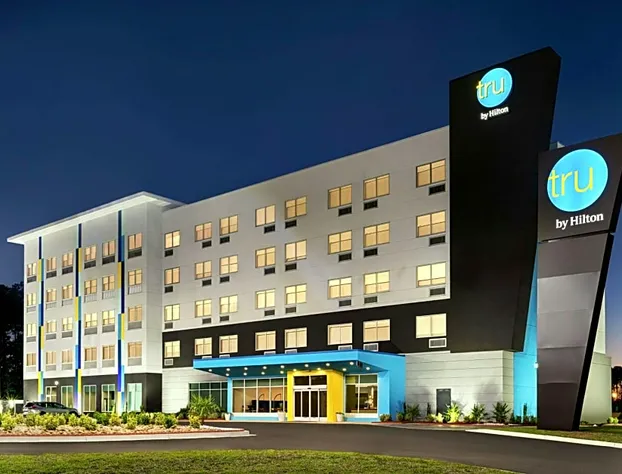 Tru by Hilton Florence I-95 hotel detail image 1