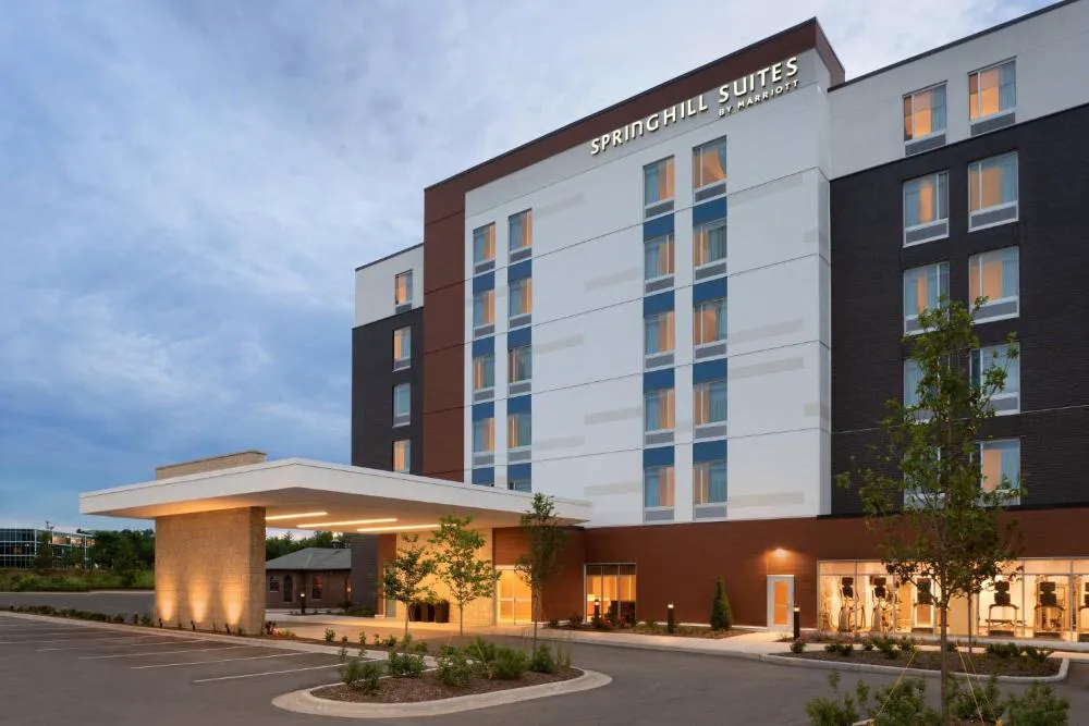 SpringHill Suites by Marriott Milwaukee West/Wauwatosa hotel hero