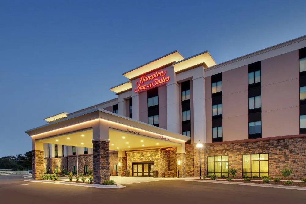 Hampton Inn & Suites Southport hotel hero
