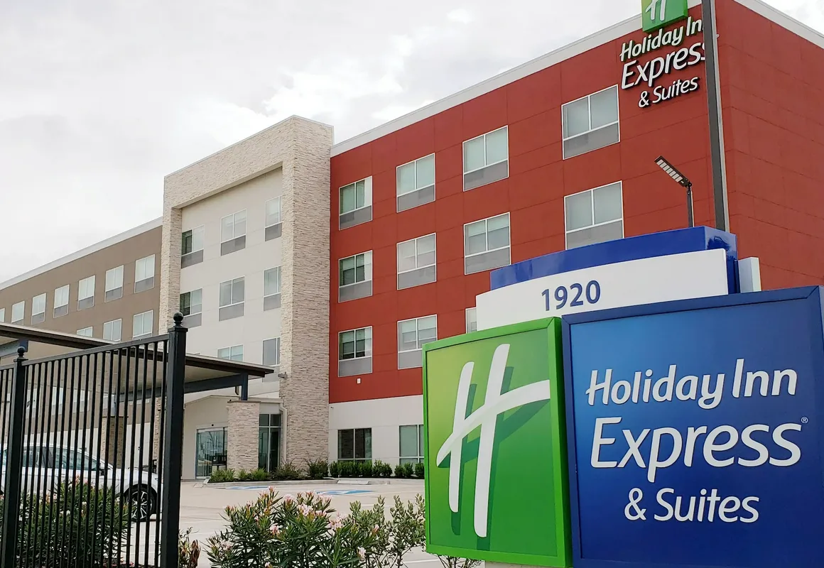 Holiday Inn Express & Suites Houston IAH - Beltway 8 by IHG hotel hero