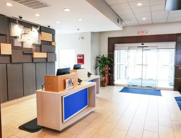 Holiday Inn Express & Suites Houston IAH - Beltway 8 by IHG hotel detail image 4