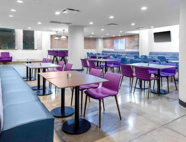 Fairfield Inn & Suites by Marriott Dallas Downtown hotel detail image 3