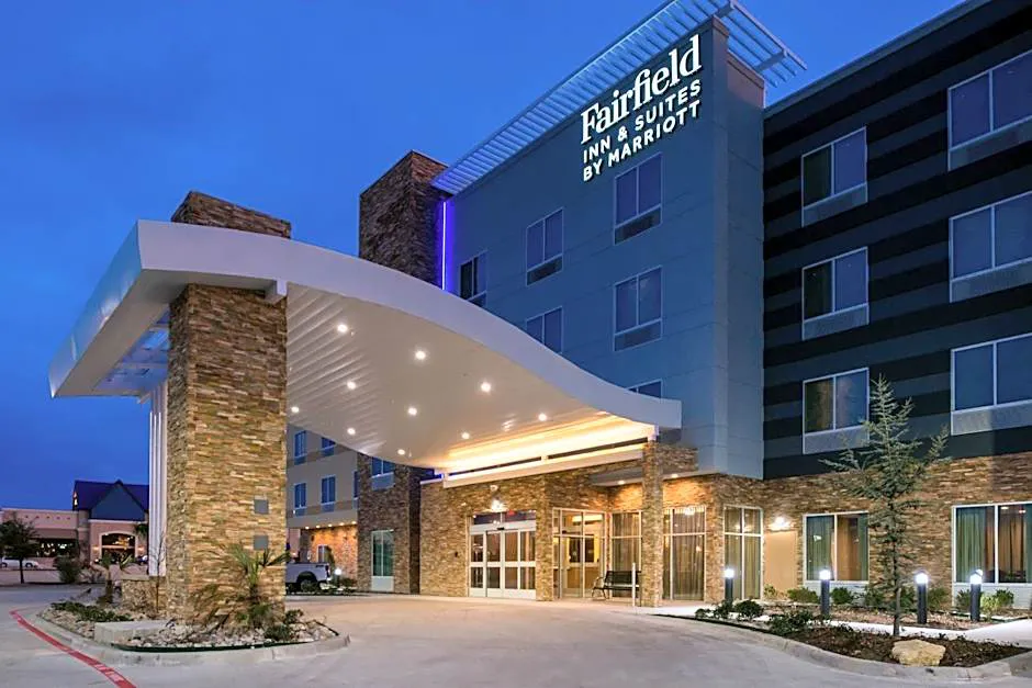 Fairfield Inn & Suites by Marriott Fort Worth Southwest at Cityview hotel hero