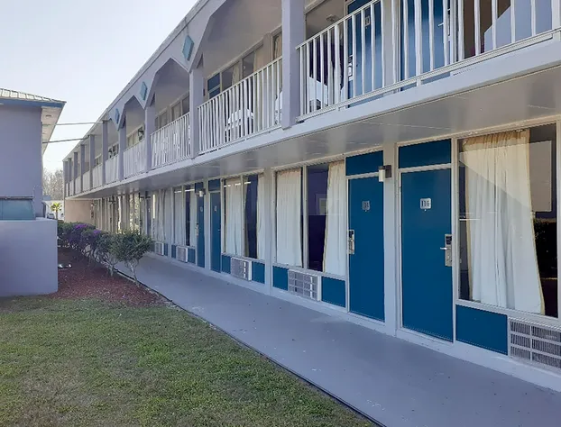 Econo Lodge hotel detail image 2