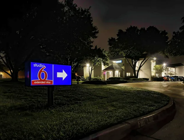 Studio 6 Arlington, TX - South - Dallas hotel detail image 1