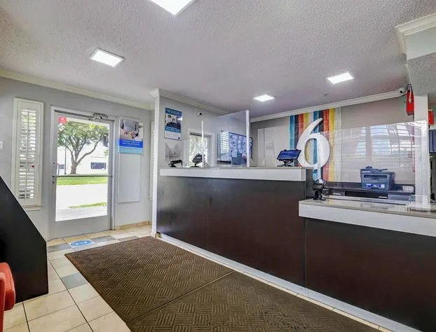 Studio 6 Arlington, TX - South - Dallas hotel detail image 3