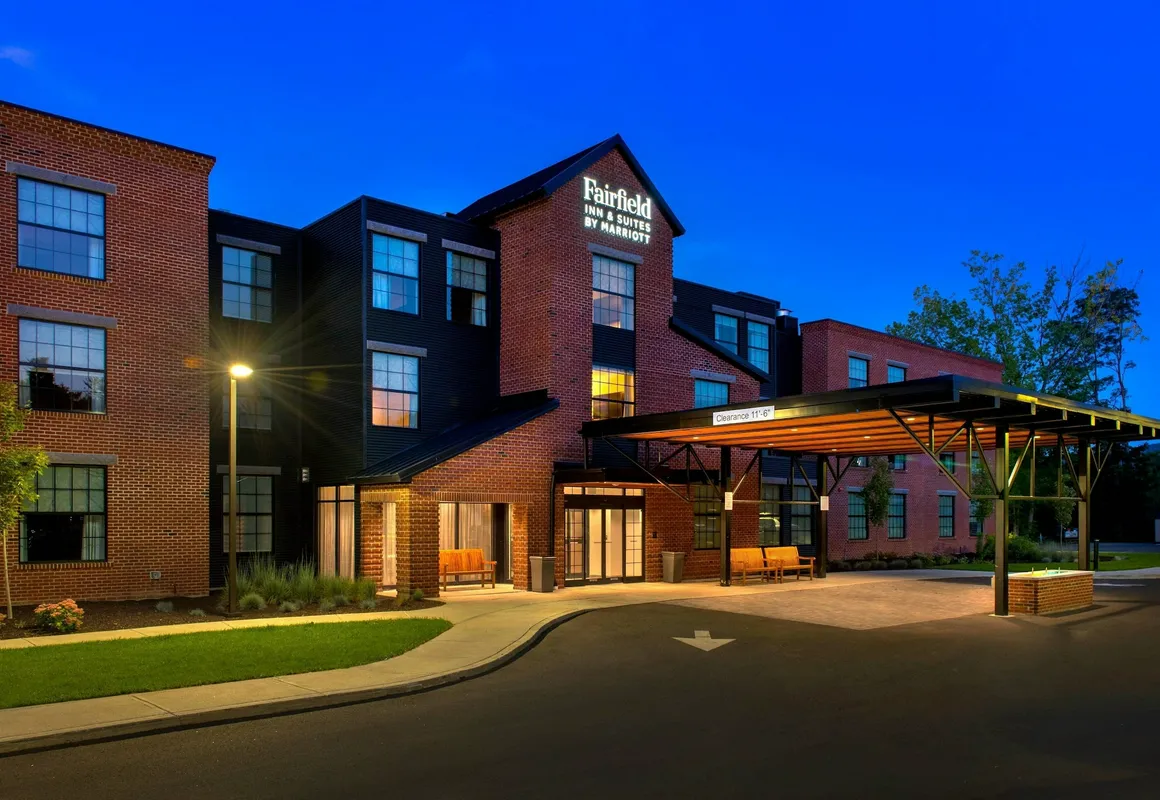 Fairfield Inn & Suites by Marriott Williamstown hotel hero