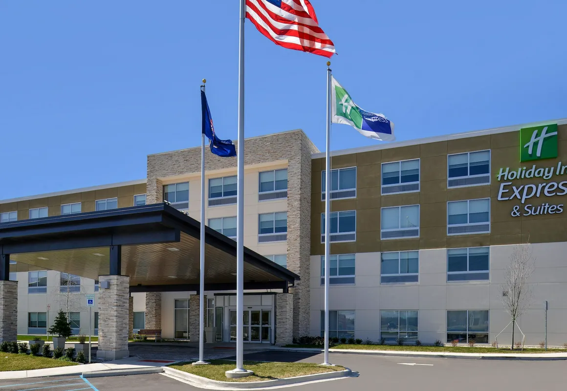 Holiday Inn Express & Suites Brighton South - US 23 by IHG hotel hero