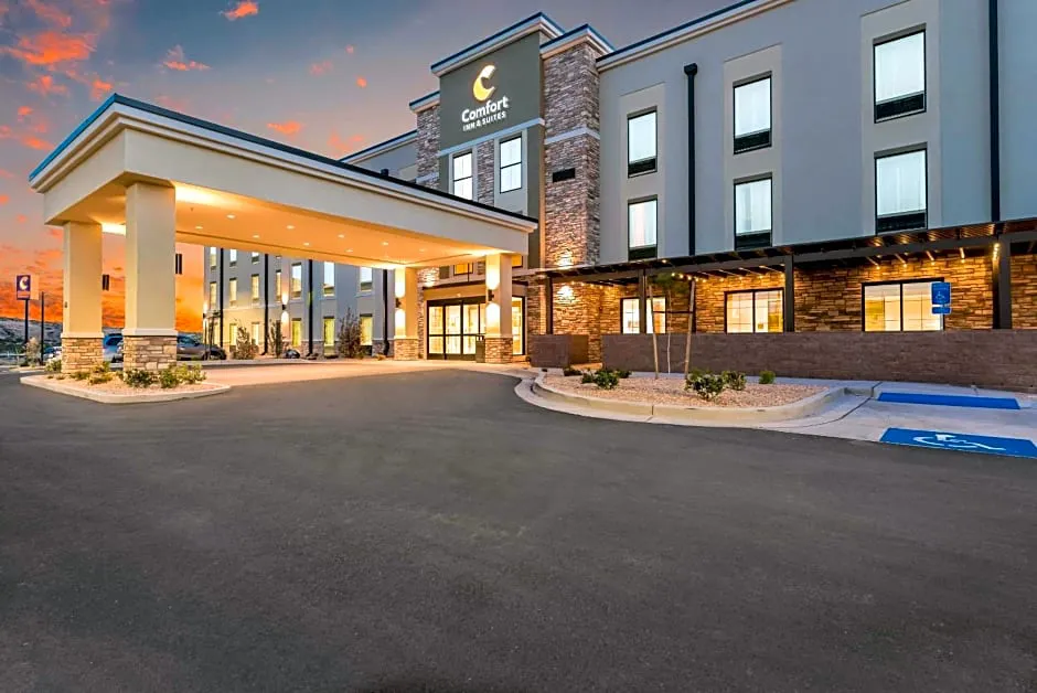 Comfort Inn & Suites Zion Park Area hotel hero