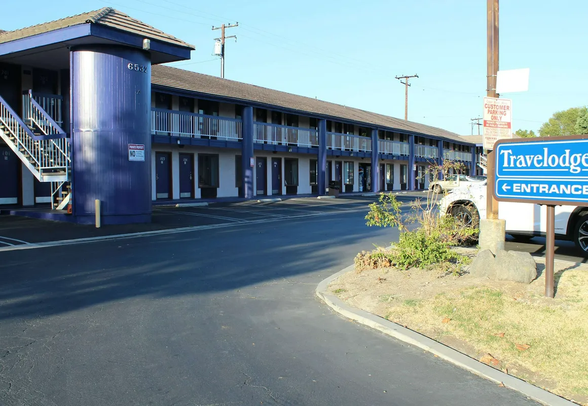 Travelodge by Wyndham Buena Park hotel hero