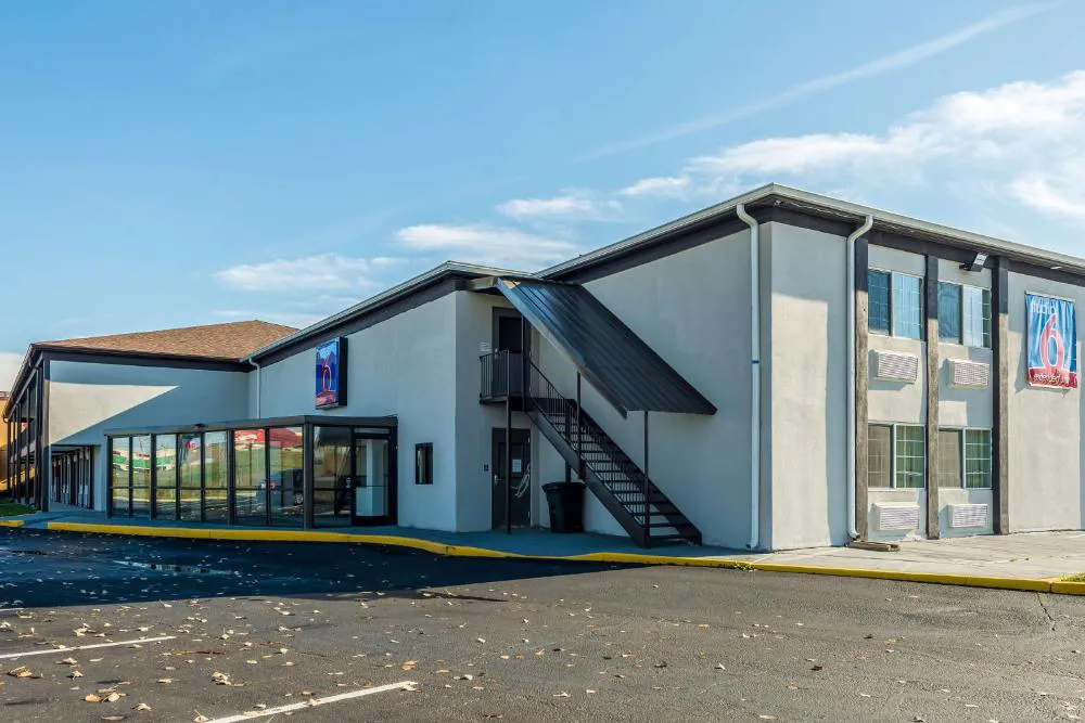 Studio 6 Indianapolis, IN hotel hero