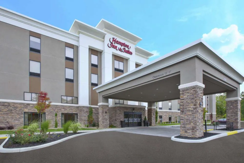 Hampton Inn & Suites Oakwood Village-Cleveland hotel hero