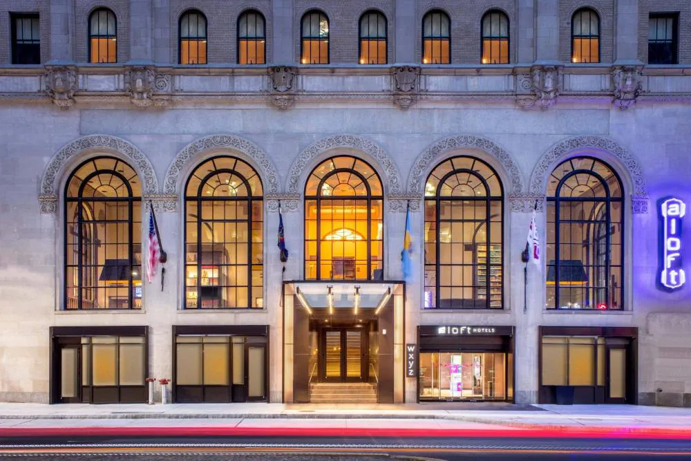 Aloft Philadelphia Downtown hotel hero