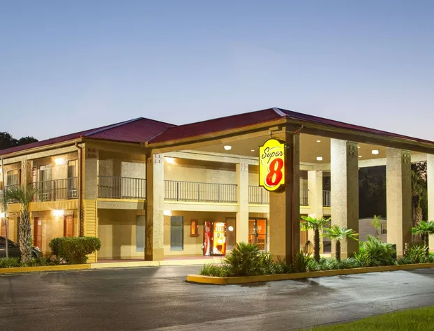 Super 8 by Wyndham Defuniak Springs hotel detail image 1