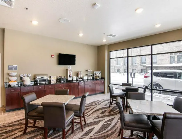 Cobblestone Inn & Suites at UW Stout Downtown Menomonie hotel detail image 3