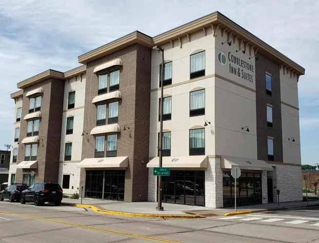 Cobblestone Inn & Suites at UW Stout Downtown Menomonie hotel detail image 4