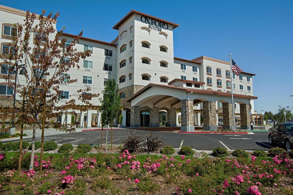 Oxford Suites Sonoma County hotel hero