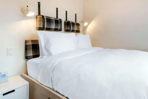 Gowanus Inn & Yard Hotel hotel detail image 4