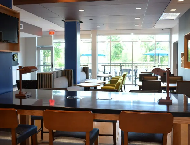 Holiday Inn Express & Suites Jacksonville W - I295 and I10 by IHG hotel detail image 4