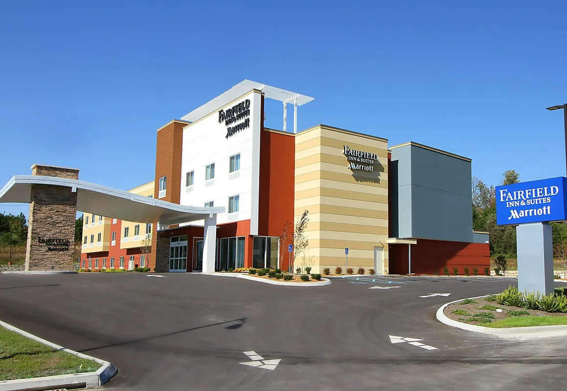 Fairfield Inn & Suites by Marriott London hotel hero