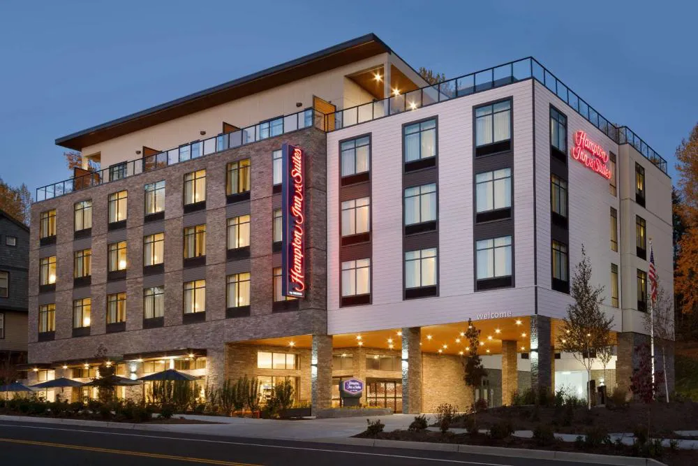 Hampton Inn & Suites Seattle/Renton hotel hero