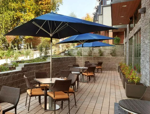 Hampton Inn & Suites Seattle/Renton hotel detail image 2