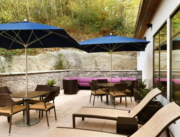 Hampton Inn & Suites Seattle/Renton hotel detail image 3